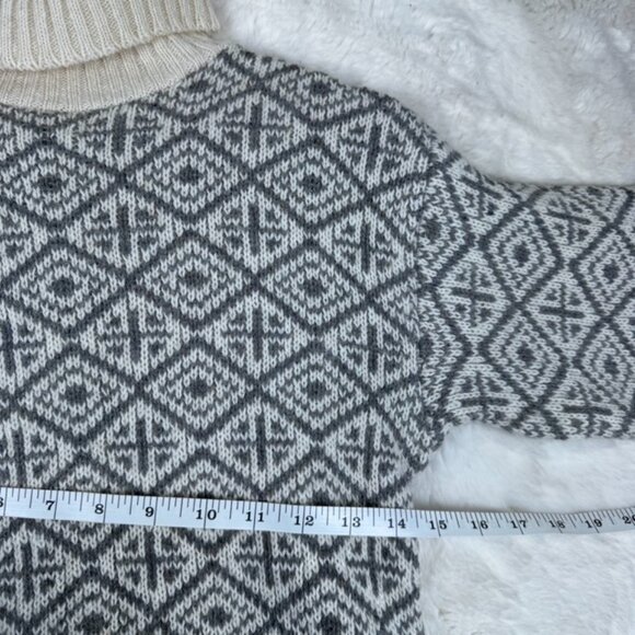 Vintage 100% Wool Danish Design Turtleneck Snowflake Sweater Women's Small - Picture 8 of 11